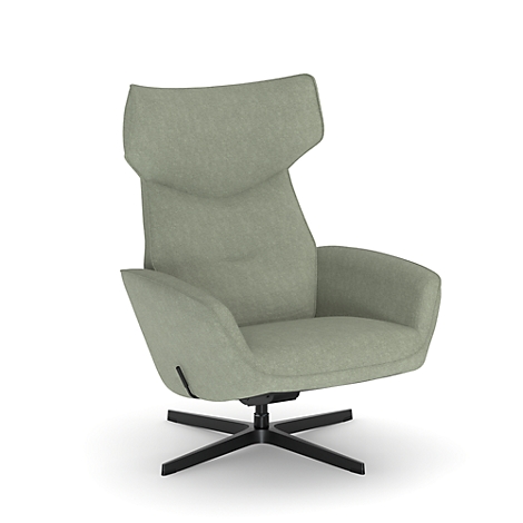 Un fauteuil vert avec dossier haut et piètement noir sur fond blanc.
