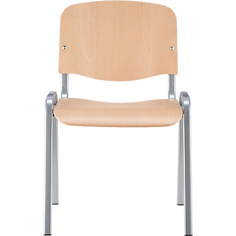 Stoel met lichte houten rug en zitting, zilveren metalen poten, vooraanzicht.