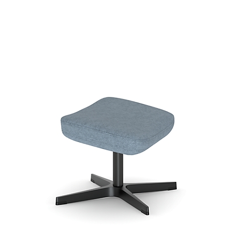 Tabouret rembourré bleu clair avec base en étoile noire sur fond blanc.