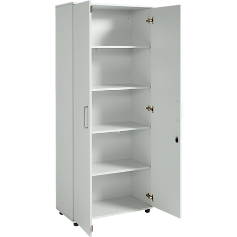 Armoire blanche avec portes ouvertes, étagères visibles. Poignée, charnières et roulettes.