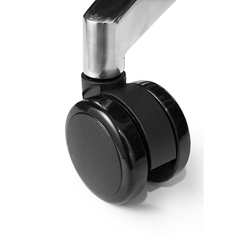 Gros plan d'une roulette de chaise noire. La roulette est enveloppée dans un plastique noir brillant, monté sur une base métallique.