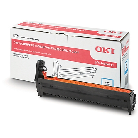 Une cartouche de toner d'imprimante OKI noire avec une grille orange devant l'emballage, qui affiche les noms et spécifications du produit.
