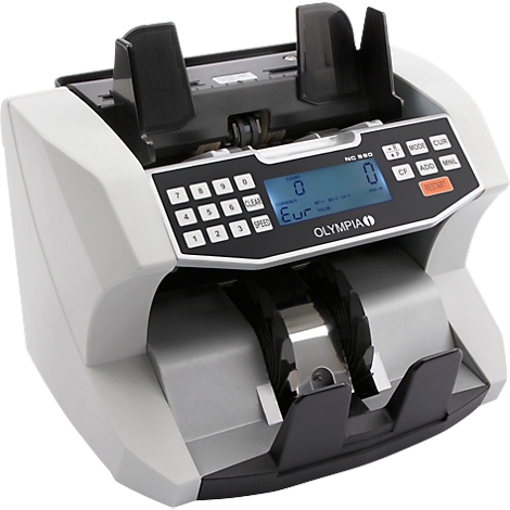 Geldzählmaschine, weiß-grau, mit digitalem Display. Auf dem Display steht „0 Eur“. Oben und unten Ein- und Ausgabefächer.