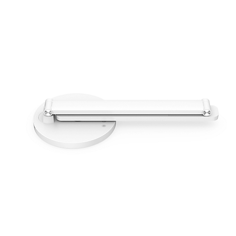 Een witte bureaulamp, plat op een witte achtergrond, met een ronde voet en een uitschuifbare lichtarm.