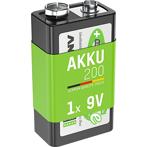 Een groene 9V oplaadbare batterij met een zwarte rand. Opschrift: AKKU 200, 1x 9V, German Quality Check.