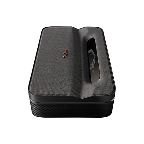 Schwarzer Projektor mit Optoma-Logo. Er hat eine abgerundete Form, mit einem Textil-ähnlichen Gehäuse. Auf weißem Hintergrund.