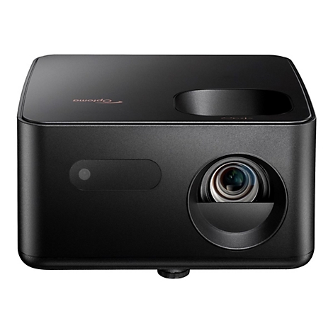 Projecteur Optoma noir, vue de face. Lentille, ouverture ronde, inscription 'Optoma' en haut.