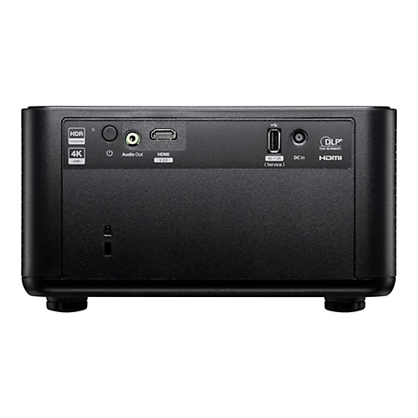 Nahaufnahme der Rückseite eines schwarzen Projektors mit Anschlüssen für HDMI, Audio und Stromversorgung. Beschriftungen: HDR, 4K, HDMI V2.0, USB, DC In.