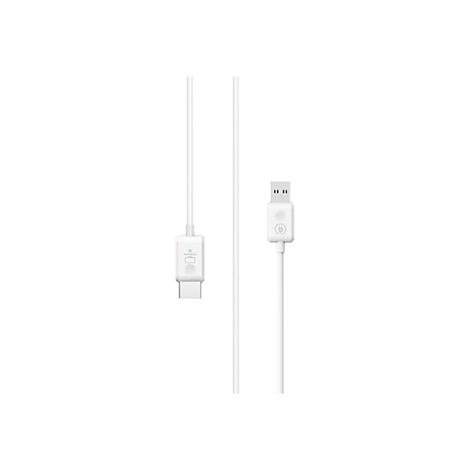 Câble USB blanc avec prise et prise, isolé sur fond blanc.