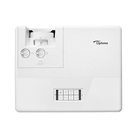Nahaufnahme eines weißen Optoma-Projektors. Zoom-, Linsenverschiebe- und Bedienfelder. Optoma-Logo rechts.