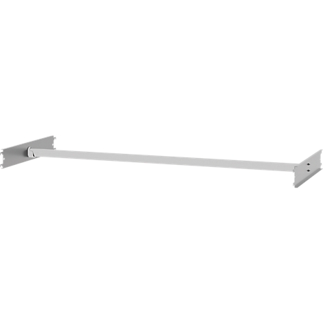 Graue, horizontale Metallstrebe zur Stabilisierung eines Regalsystems vor weißem Hintergrund.