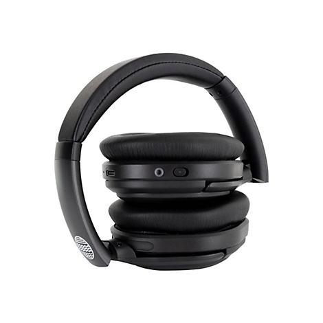 Schwarzer, zusammengeklappter Kopfhörer vor weißem Hintergrund. Sichtbar sind Ohrpolster, Bügel und Bedienelemente.