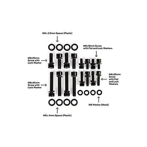 Auf weißem Hintergrund geordnete Schrauben, Unterlegscheiben und Abstandshalter. Beschriftet mit Größen und Typen.