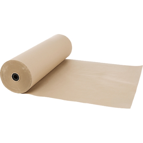 Eine Rolle hellbraunes Packpapier, teilweise abgerollt, vor weissem Hintergrund.