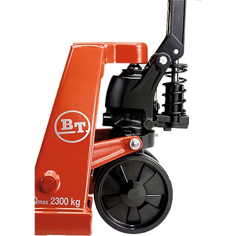 Close-up of a red and black forklift with the inscription BT and a maximum load capacity of 2300 kg.