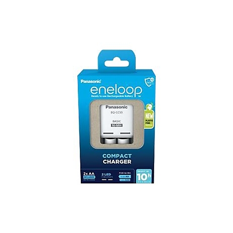 Blau-weiße Verpackung eines Panasonic Eneloop BQ-CC50 Kompakt-Ladegeräts mit zwei beiliegenden AA-Akkus.
