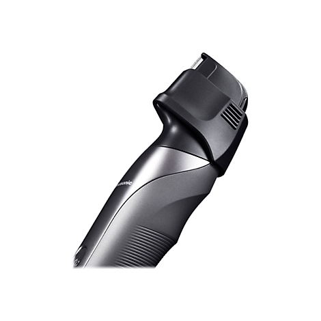 Gros plan d'une tondeuse à barbe électrique grise. La tondeuse a une lame étroite et est isolée sur fond blanc.