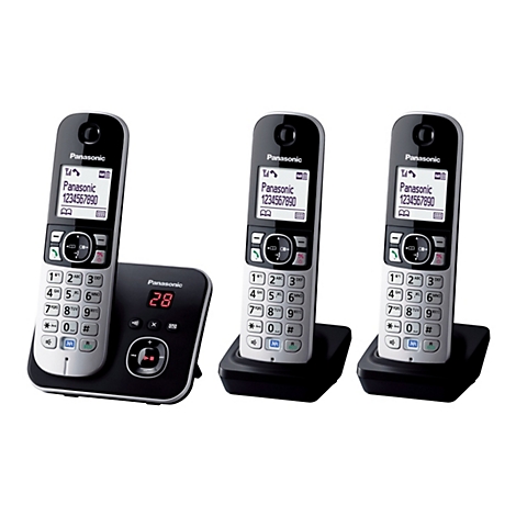 Drei silber-schwarze Panasonic DECT-Telefone auf Ladestationen vor weißem Hintergrund.