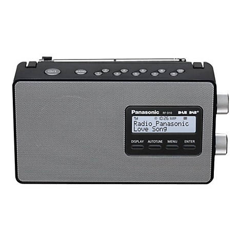 DAB+ Radio von Panasonic. Graues GehÃ¤use, schwarze Bedienelemente und Display. Im Display ist der Radiotext 'Radio Panasonic Love Song' zu sehen.