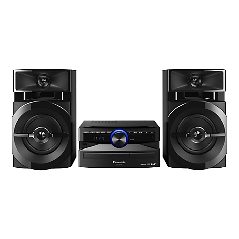 Schwarze Stereoanlage mit zwei Lautsprechern und einem CD-Player vor weiÃŸem Hintergrund.