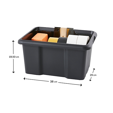 Boîte de rangement noire contenant des outils et des fournitures. Dimensions : 38 x 29 x 19,5 cm.
