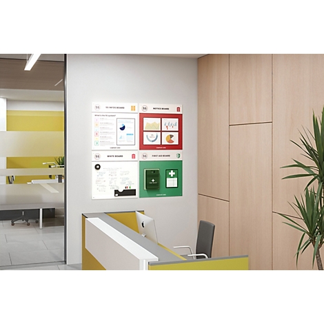 Réception de bureau avec tableau d'information affichant des schémas et des informations de premiers secours.