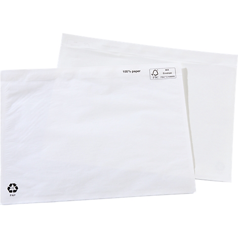Zwei weiße Papier-Versandtaschen vor neutralem Hintergrund.