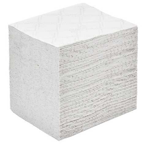 Une pile carrée de serviettes blanches avec un motif en relief sur le dessus.