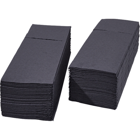 Deux piles de serviettes noires, pliées et empilées.