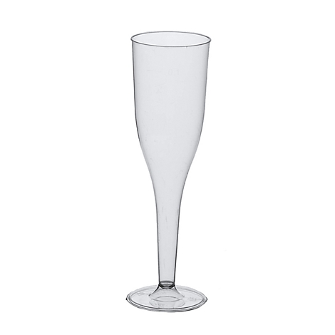 Ein durchsichtiges Champagnerglas aus Kunststoff. Der breite Fuß geht in einen schmalen Stiel über, der sich zum Kelch weitet.