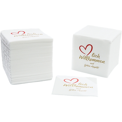 Servietten mit "Willkommen" und Herz. Eine Packung mit Servietten und ein gefalteter Serviette.