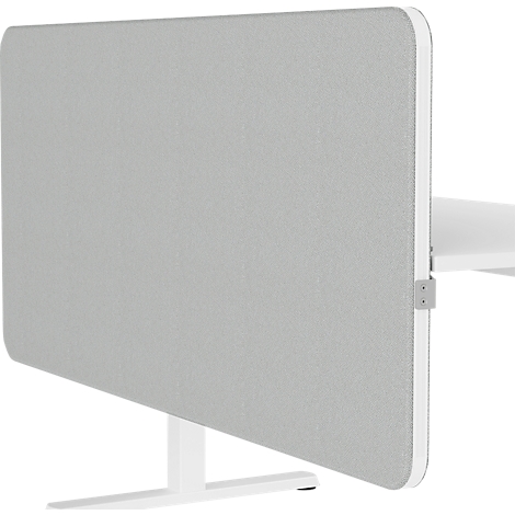 Cloison de bureau grise. Forme rectangulaire, coins arrondis, montée sur un bureau blanc.