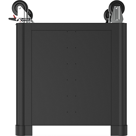 Schwarzer Schrank mit Rollen. Oben befinden sich Rollen, das Gehäuse ist rechteckig und hat Vertiefungen.