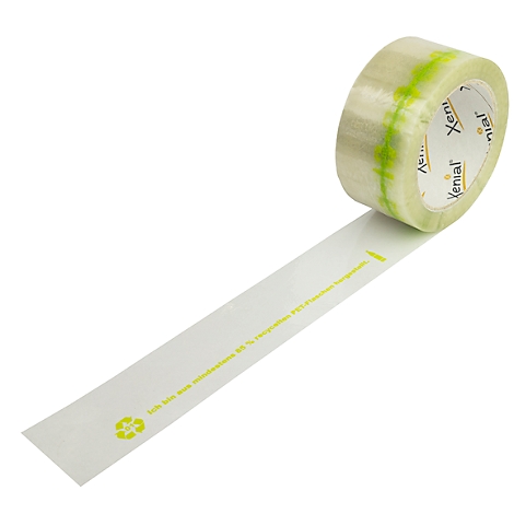 Eine Rolle transparentes Klebeband mit einem ausziehenden, beschrifteten Papierband.