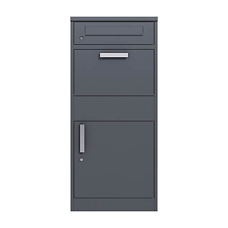 Moderner, dunkelgrauer Standbriefkasten mit Zeitungsfach und unterer Tür vor weißem Hintergrund.