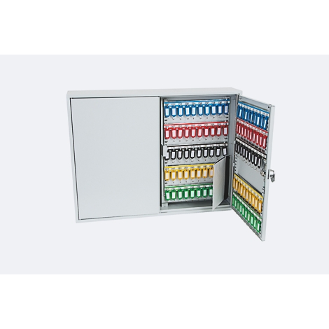Grauer Schlüsselschrank an der Wand mit offener Tür, voll bestückt mit farbigen Schlüsselanhängern.