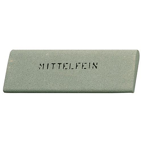 Une gomme rectangulaire gris clair avec 'MITTELFEIN' imprimé dessus.