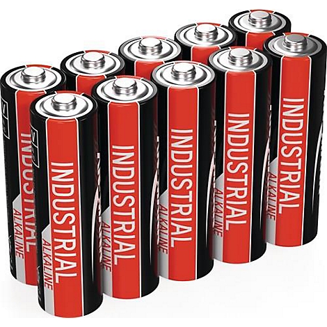 Gros plan sur des piles industrielles noires avec une bande rouge portant le mot INDUSTRIEL.