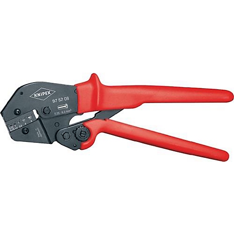 Pince à sertir avec poignées rouges et tête noire. La tête indique « KNIPEX 97 52 06 ».