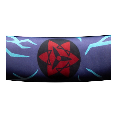 Blau-roter Stoff mit schwarzem Kreis und rotem Sternmuster. Hellblaue Blitzelemente. Detailaufnahme.