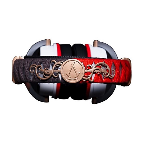 Nahaufnahme eines Gaming-Headsets mit dekorativen Elementen. Schwarze und rote Stoffbänder mit goldenen Verzierungen und Logo.