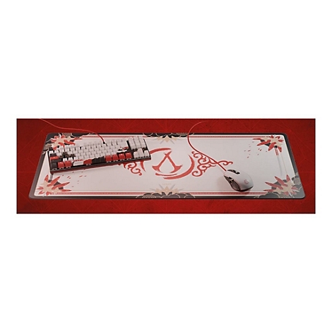 Großes Gaming-Mauspad im Assassin's Creed-Design mit Tastatur und Maus auf rotem Hintergrund.
