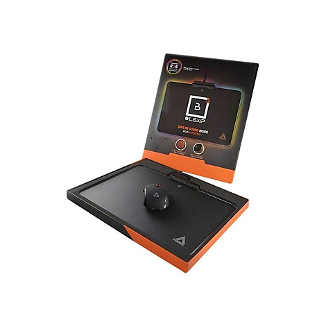 Tapis de souris noir avec souris dans l'emballage. Boîte avec logo "LEXIP", accent orange.