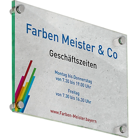 Panneau en verre avec "Farben Meister & Co" et horaires. Du lundi au jeudi de 7h30 à 19h00, le vendredi de 7h30 à 16h30.