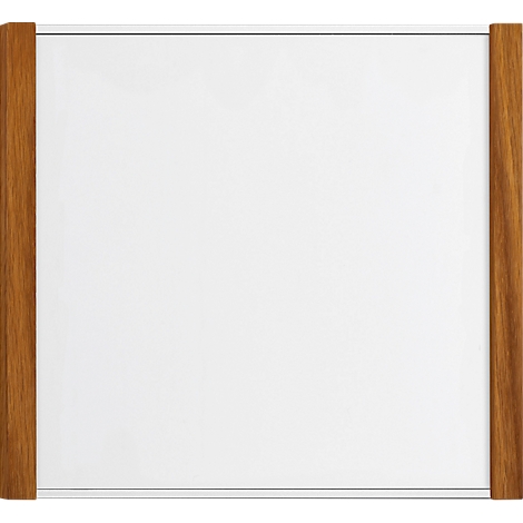 Tableau blanc avec cadre en bois. Deux barres de bois encadrent verticalement les côtés du tableau.