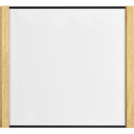 Tableau blanc avec cadre en bois brun clair. Le cadre est monté sur les côtés et a une bordure noire.