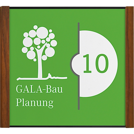 Panneau vert avec symbole d'arbre et l'inscription GALA-Bau Planification. À droite : demi-cercle blanc avec le chiffre 10.