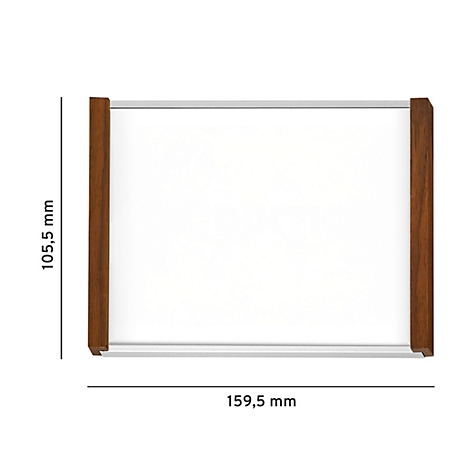 Cadre photo rectangulaire avec baguettes en bois et intérieur blanc. Dimensions : 159,5 mm x 105,5 mm.