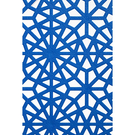 Motif géométrique ajouré bleu sur fond blanc.