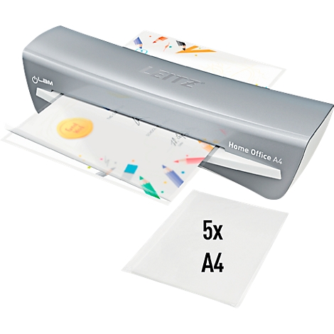 Laminateur Leitz gris, feuilles en cours de plastification, à côté de 5 films A4.